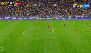 巨大失误！胜利门将远距离出击被断球，奎尼奥内斯轻松破空门