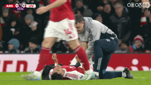 因卡皮耶伤退，斯凯利替补登场