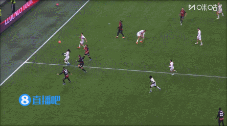 前裁判：个人认为热那亚的点球不该判，是热那亚球员撞巴尔泰萨吉