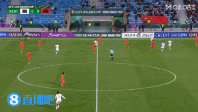 可惜！杨希大范围长传，王钰栋前插不停球推射被扑