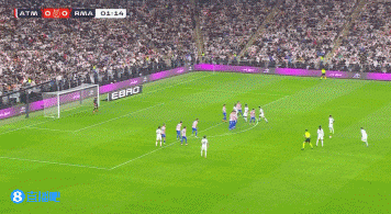 难以置信！巴尔韦德任意球重炮破门，疯狂拍自己头激情庆祝