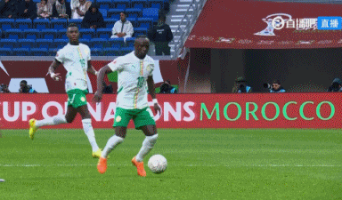 比苏马两黄变一红被罚下！塞内加尔半场多打一人、领先一球