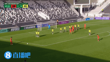 可惜！王钰栋禁区边缘造任意球，随后亲自主罚似传似射稍稍偏出