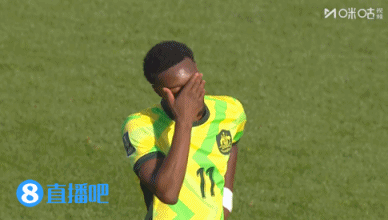 对方无奈了！澳大利亚球员好机会被李昊神扑，捂脸无奈
