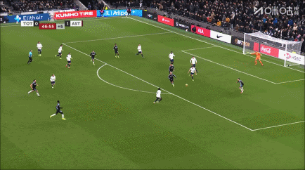 维拉客场2-0领先热刺!维拉禁区小范围流畅配合,罗杰斯轻松破门 维拉客场2-0领先热刺!维拉禁区小范围流畅配合,罗杰斯轻松破门