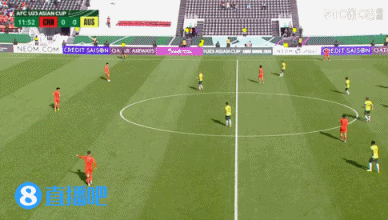 有失水准！彭啸后场长传，皮球直接出界传给澳大利亚U23主帅