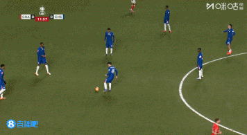 祝好！切尔西比赛出现医疗情况，一名球迷被担架抬离场