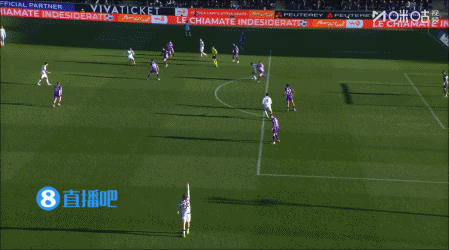 这球没进！普利西奇中路突破单刀后晃过德赫亚，但射门击中边网