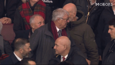 弗莱彻主场首秀！弗格森和斯科尔斯现场观战