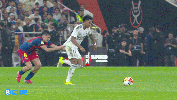 似曾相识！佩德里拼命拉拽罗德里戈染黄，此前联赛死拽维尼修斯