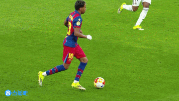 单防！亚马尔尝试突破，被卡雷拉斯卡住身位