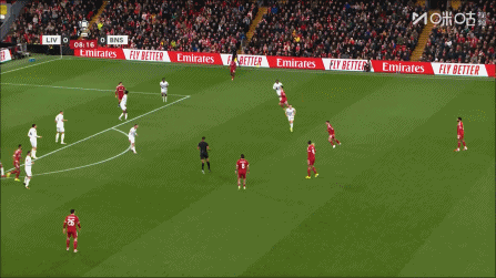 平地起惊雷！索博斯洛伊原地起脚远射世界波，利物浦1-0巴恩斯利