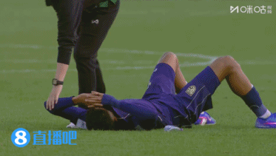 小组垫底无缘出线！泰国队球员赛后无奈躺地，用球衣盖脸