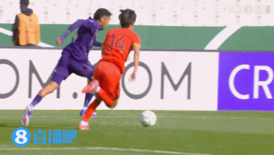 杨皓宇第13分钟侧后方铲倒对手，吃到黄牌