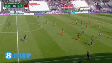 30分钟吃3黄！胡荷韬被判犯规暴怒踢走皮球，吃到黄牌