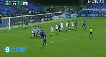 活久见！日本U23上演独特任意球战术 两人跪在对手人墙前“磕头”