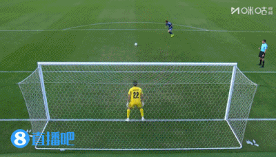 心情坐上过山车！看到皮球被扑→弹进球网，日本球员从严肃变乐呵