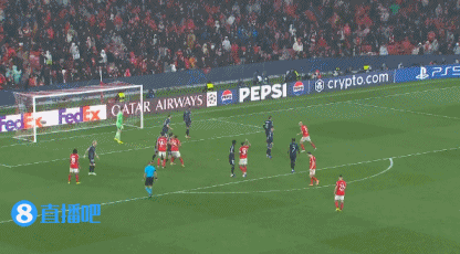本菲卡2-1反超皇马！琼阿梅尼拽倒奥塔门迪送点，帕夫利季斯点射