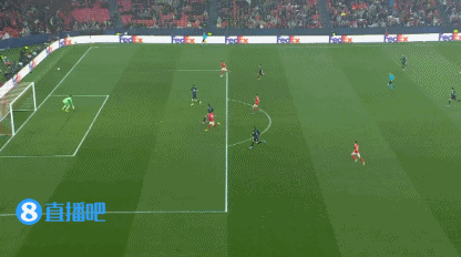 太关键了！本菲卡空门机会打门，被巴尔韦德门前用身体封堵